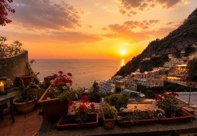 Casa a Positano - AMORE RENTALS - Casa Laura con Terrazza Vista Mare