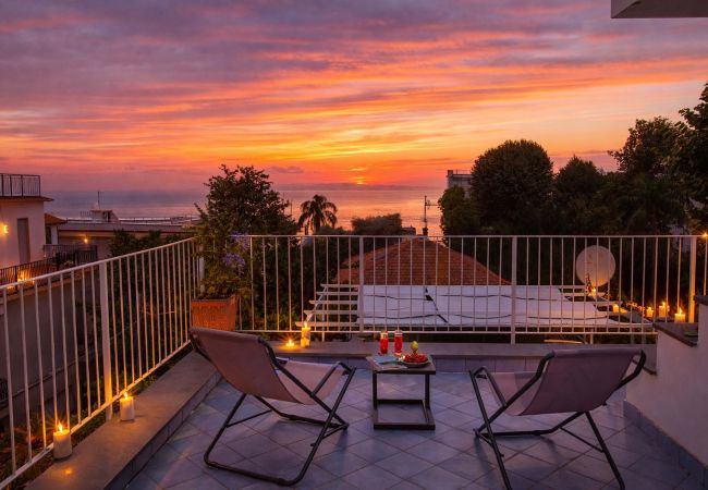 Villa a Sorrento - AMORE RENTALS - Villa Flavia con SPA privata, Piscina, Terrazze, Vista Mare