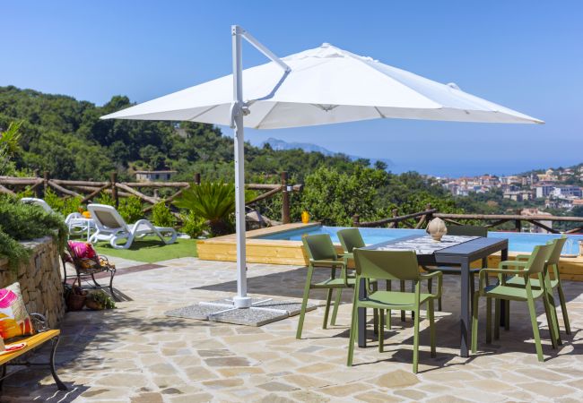 Casa a Sorrento - AMORE RENTALS - Casa I Giardini di Sorrento con Piscina, Sauna, Vista Mare