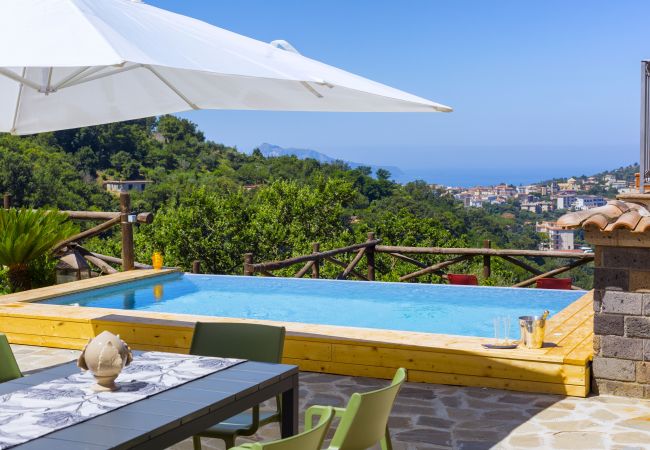 Casa a Sorrento - AMORE RENTALS - Casa I Giardini di Sorrento con Piscina, Sauna, Vista Mare