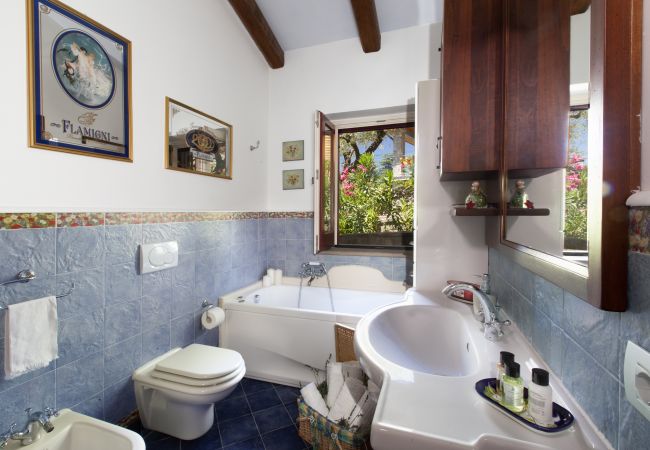 Casa a Sorrento - AMORE RENTALS - Casa I Giardini di Sorrento con Piscina, Sauna, Vista Mare