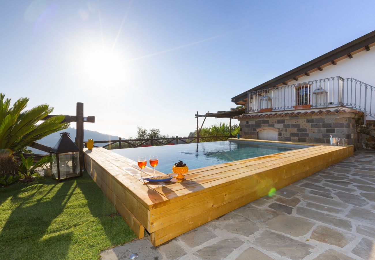 Casa a Sorrento - AMORE RENTALS - Casa I Giardini di Sorrento con Piscina, Sauna, Vista Mare