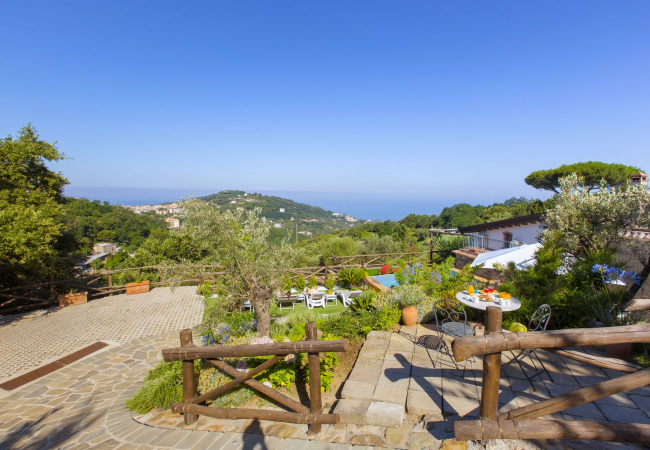 Casa a Sorrento - AMORE RENTALS - Casa I Giardini di Sorrento con Piscina, Sauna, Vista Mare
