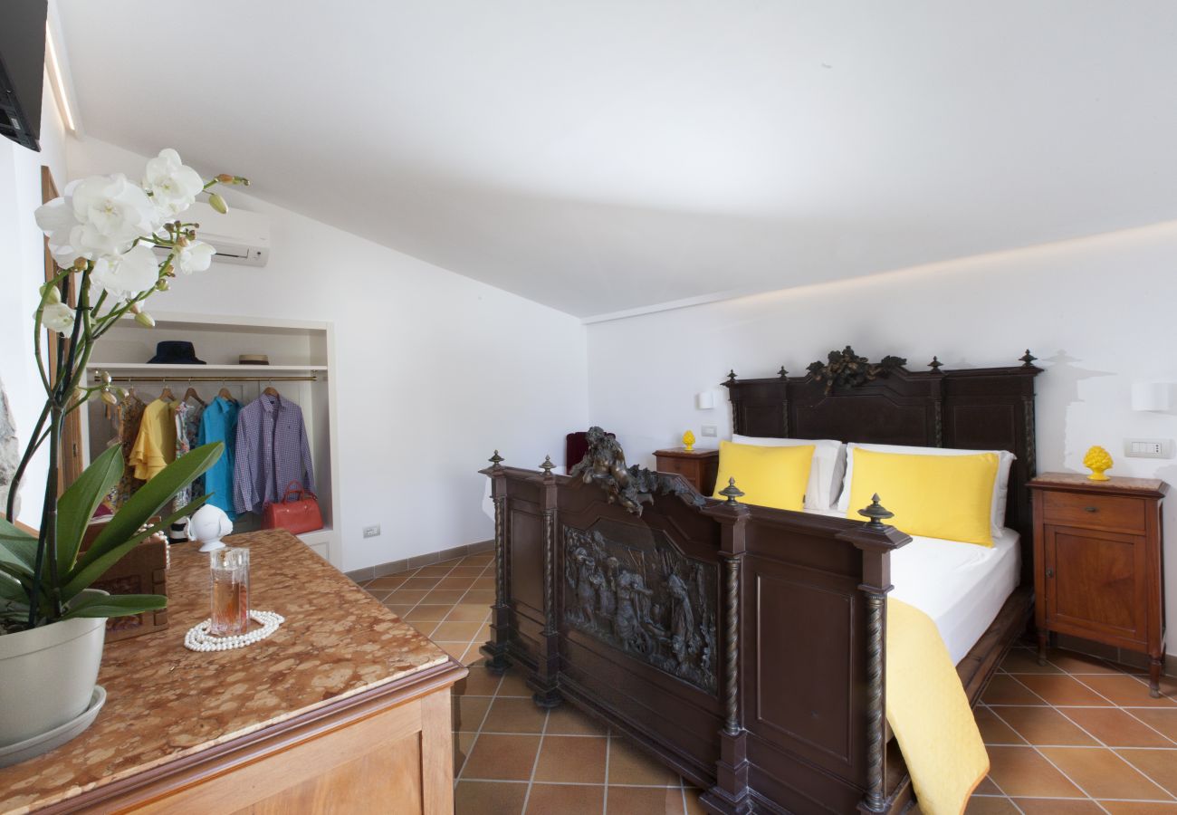 Casa a Sorrento - AMORE RENTALS - Casa I Giardini di Sorrento con Piscina, Sauna, Vista Mare