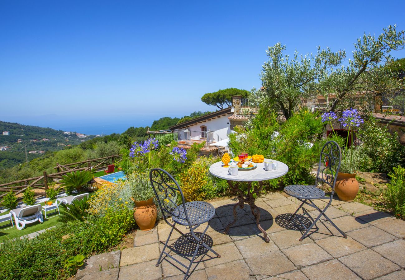 Casa a Sorrento - AMORE RENTALS - Casa I Giardini di Sorrento con Piscina, Sauna, Vista Mare