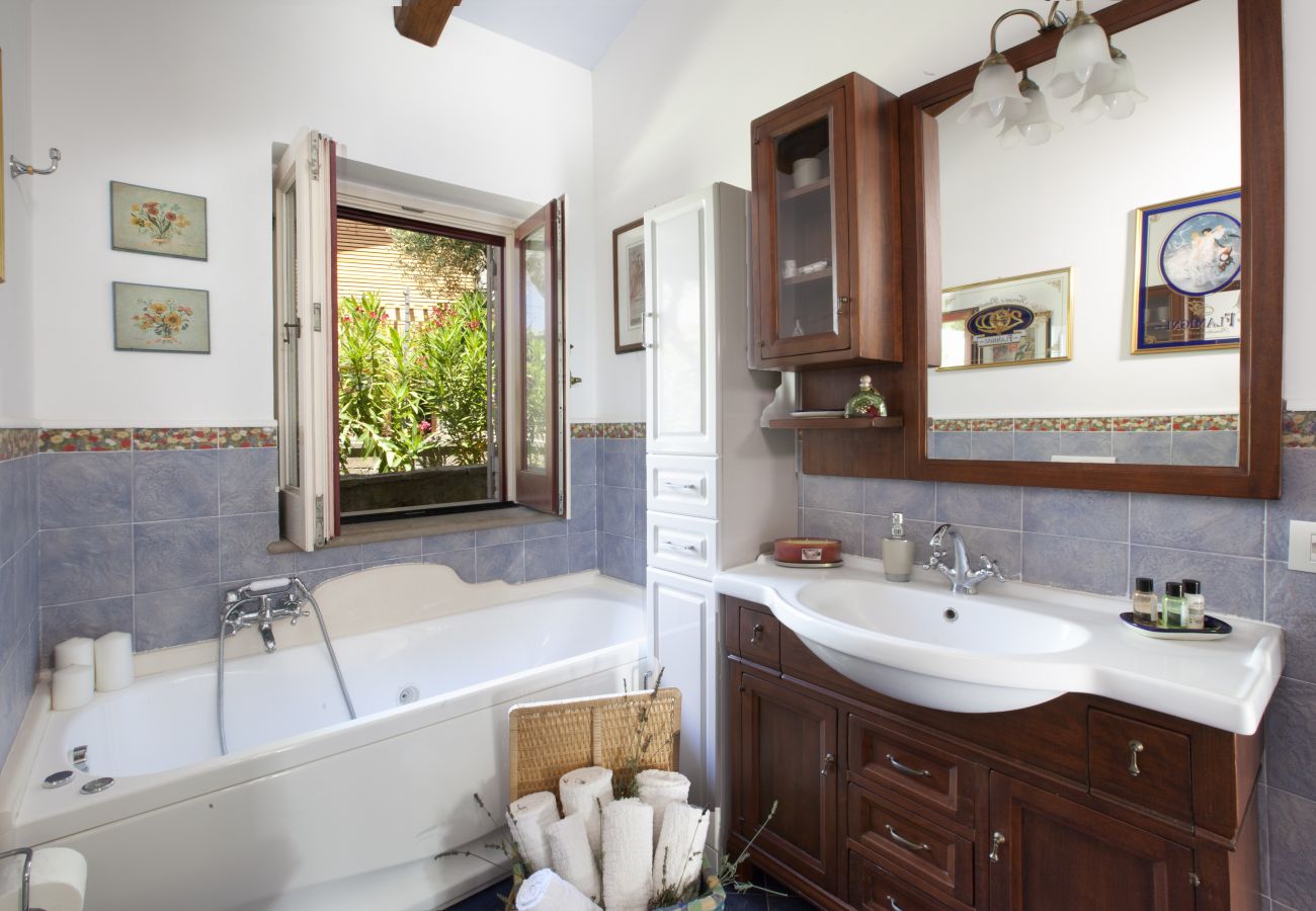 Casa a Sorrento - AMORE RENTALS - Casa I Giardini di Sorrento con Piscina, Sauna, Vista Mare
