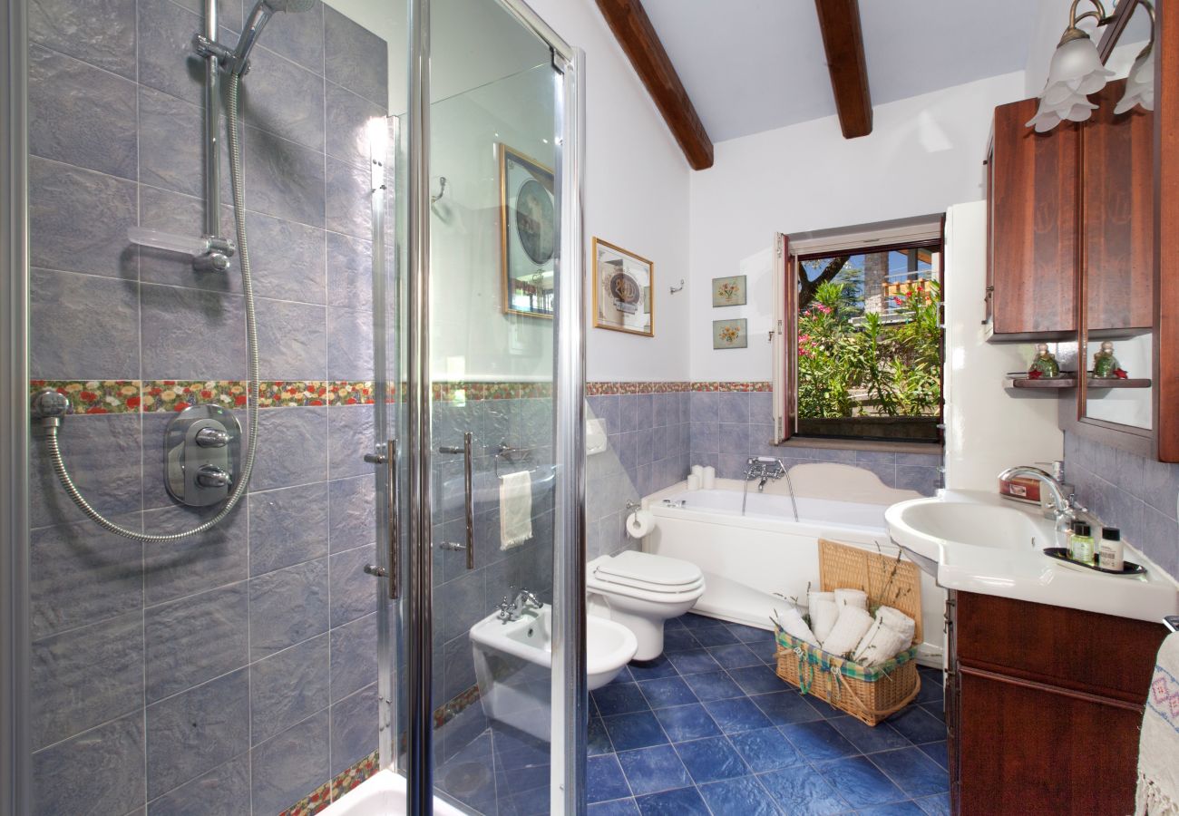 Casa a Sorrento - AMORE RENTALS - Casa I Giardini di Sorrento con Piscina, Sauna, Vista Mare