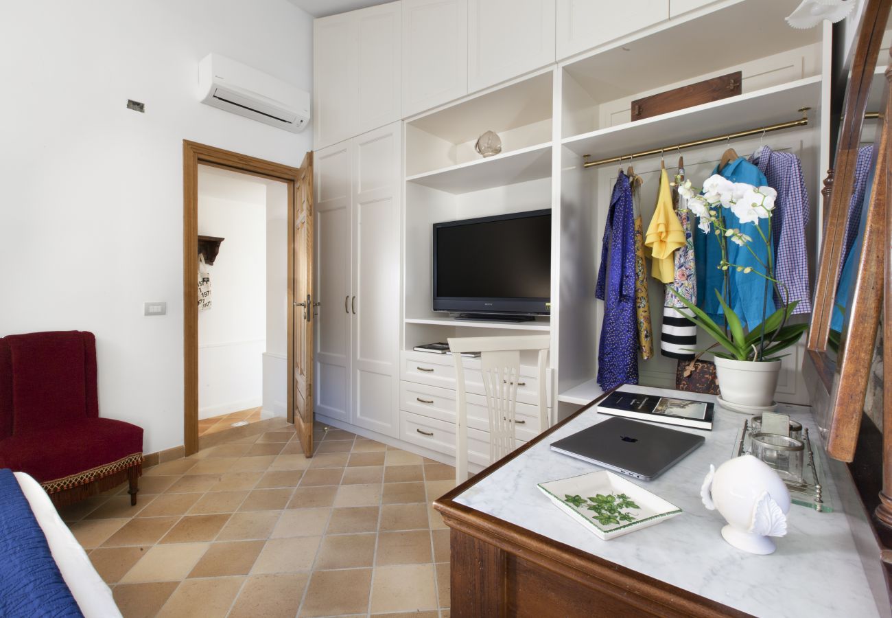 Casa a Sorrento - AMORE RENTALS - Casa I Giardini di Sorrento con Piscina, Sauna, Vista Mare