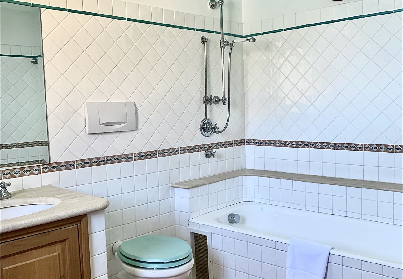Casa a Positano - AMORE RENTALS - Casa Vira con Vista Marea Pochi Passi Dalla Spiaggia