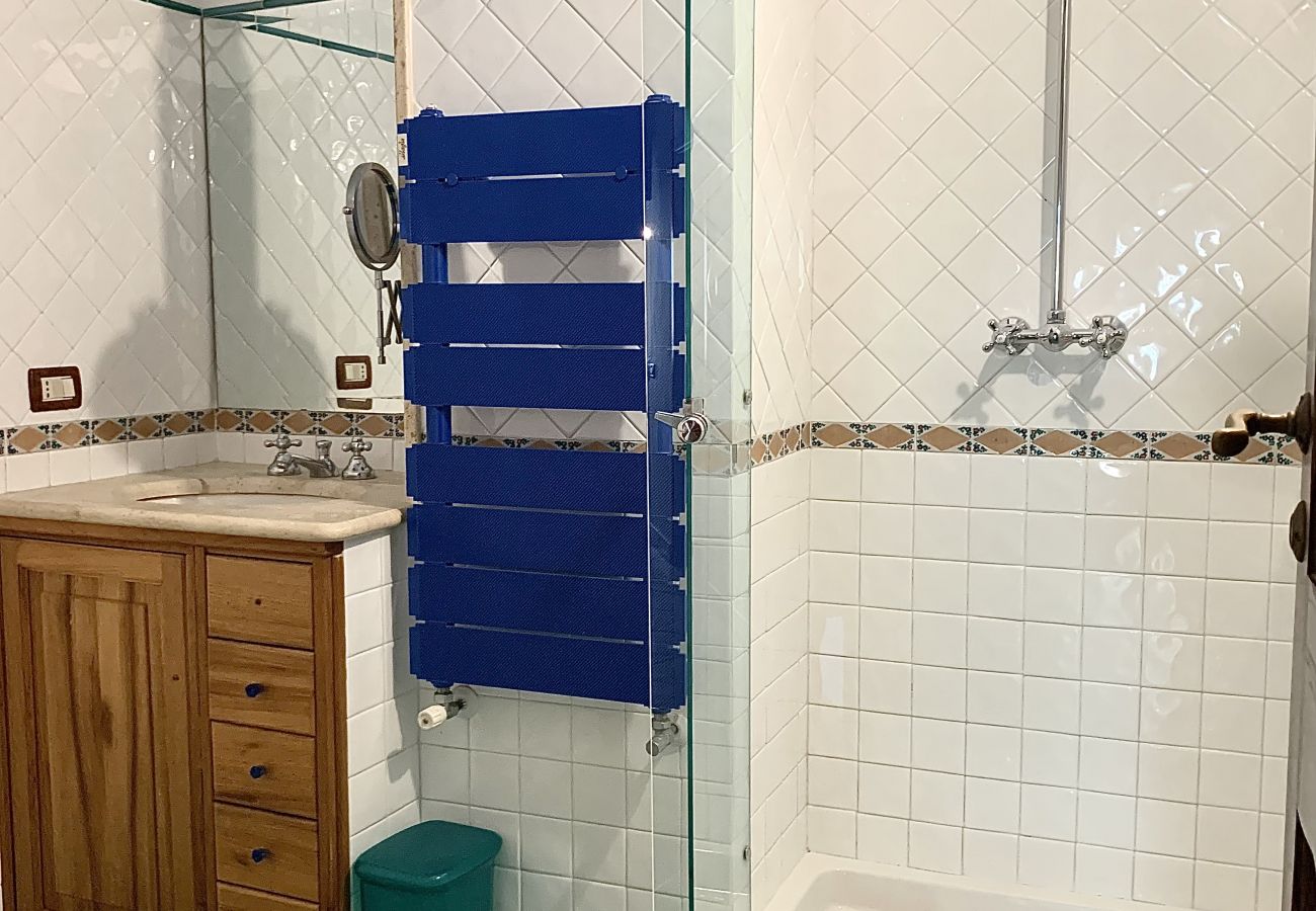 Casa a Positano - AMORE RENTALS - Casa Vira con Vista Marea Pochi Passi Dalla Spiaggia