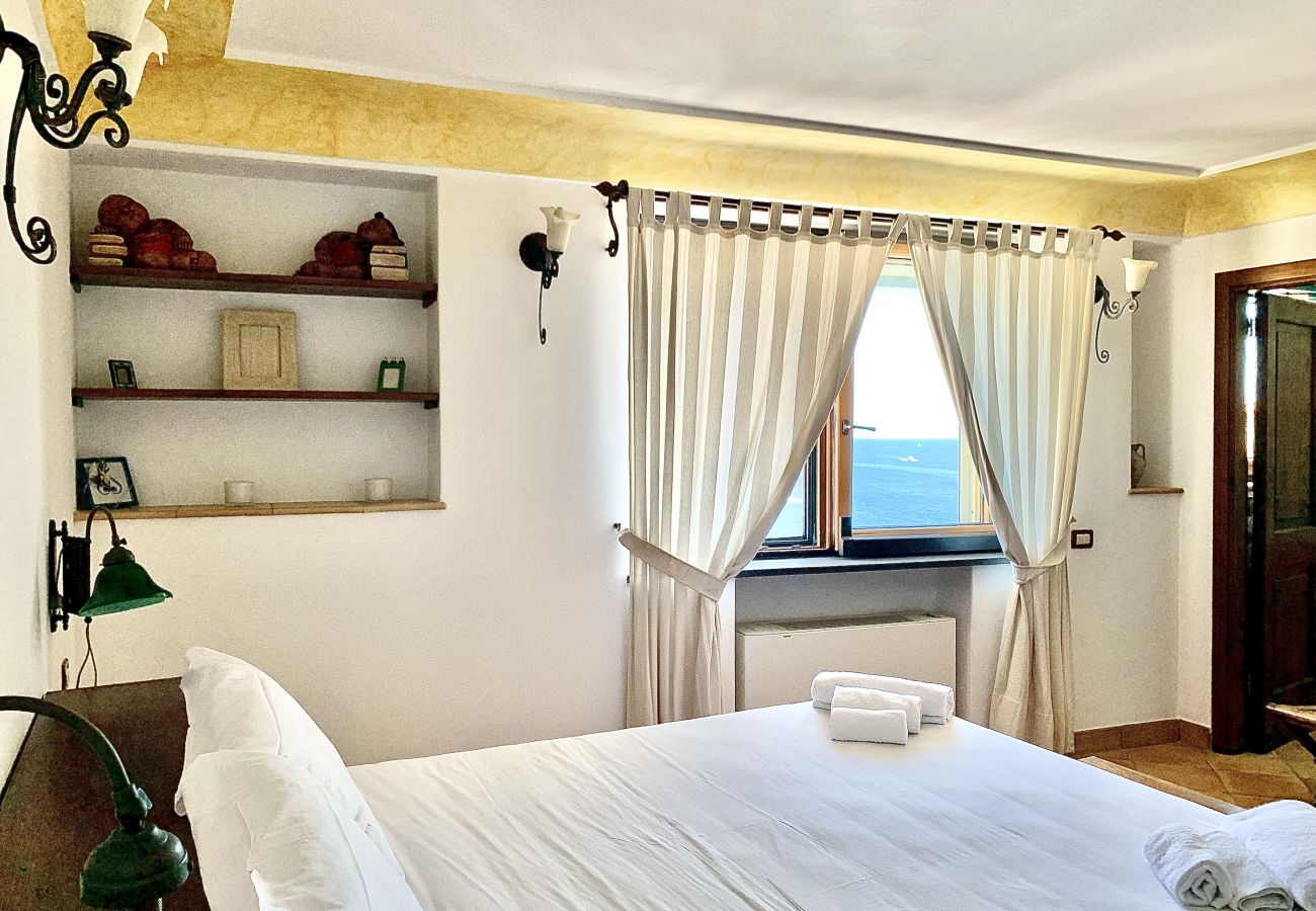 Casa a Positano - AMORE RENTALS - Casa Vira con Vista Marea Pochi Passi Dalla Spiaggia