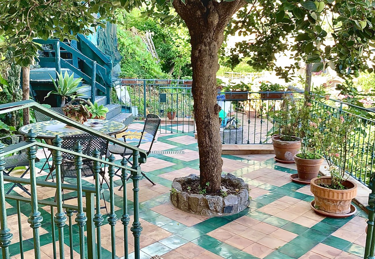 Casa a Positano - AMORE RENTALS - Casa Vira con Vista Marea Pochi Passi Dalla Spiaggia