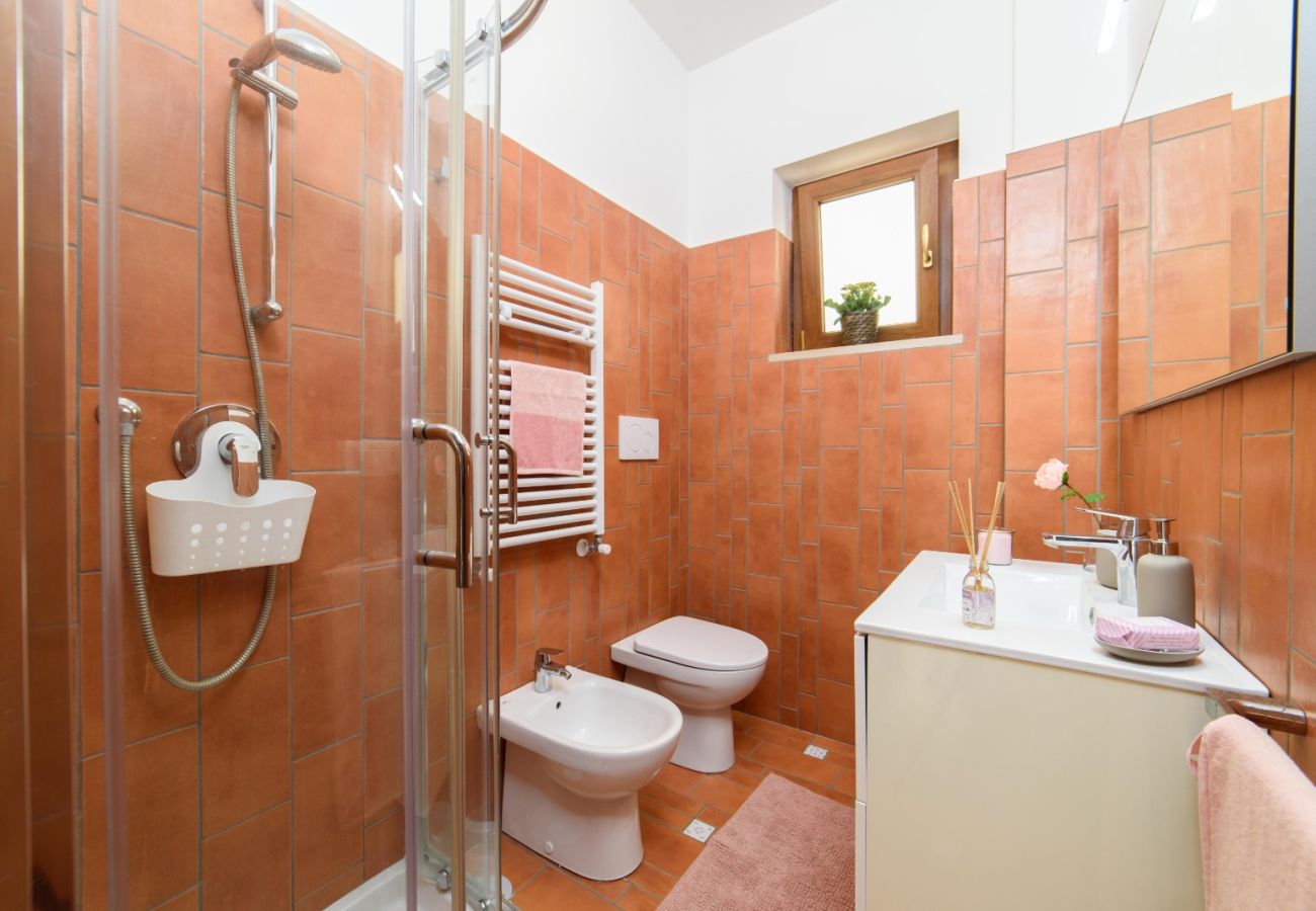 Appartamento a Sorrento - AMORE RENTALS - Appartamento Sally con Terrazza e Vista Mare Parziale