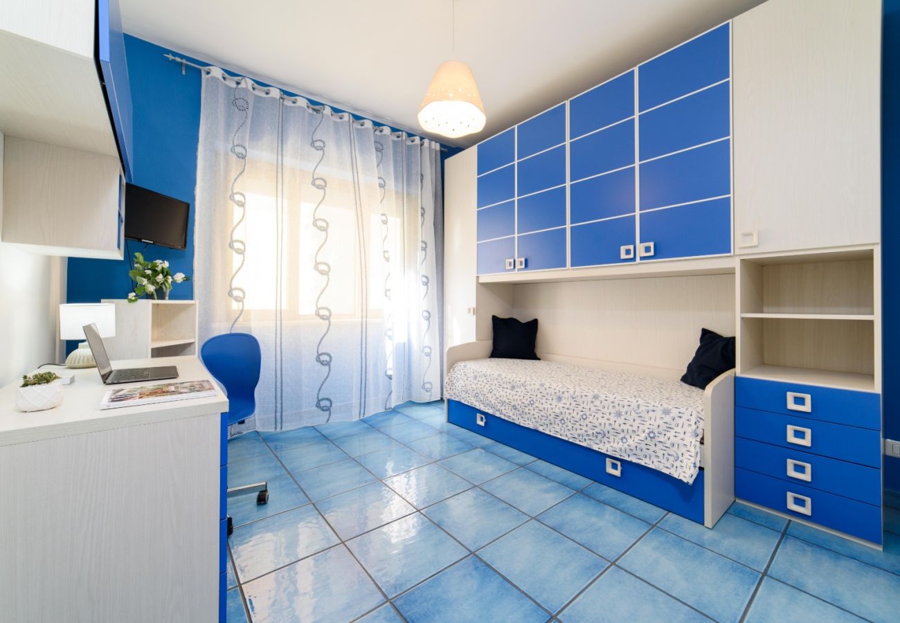 Appartamento a Sorrento - AMORE RENTALS - Appartamento Sally con Terrazza e Vista Mare Parziale