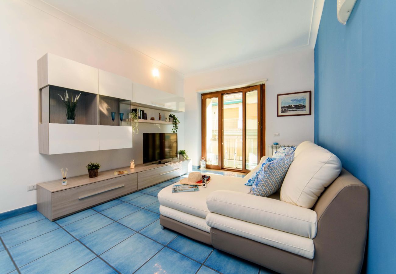 Appartamento a Sorrento - AMORE RENTALS - Appartamento Sally con Terrazza e Vista Mare Parziale