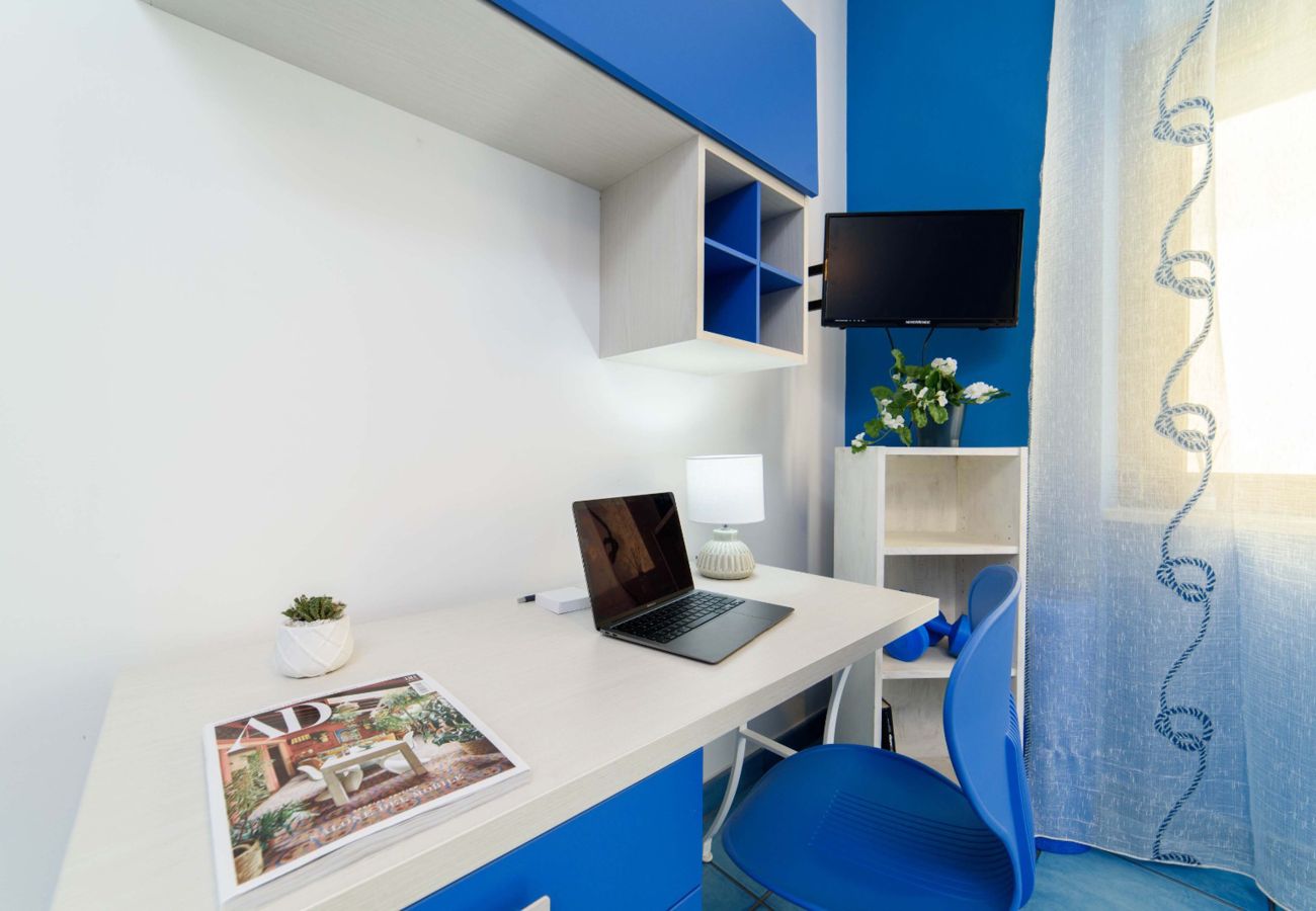 Appartamento a Sorrento - AMORE RENTALS - Appartamento Sally con Terrazza e Vista Mare Parziale