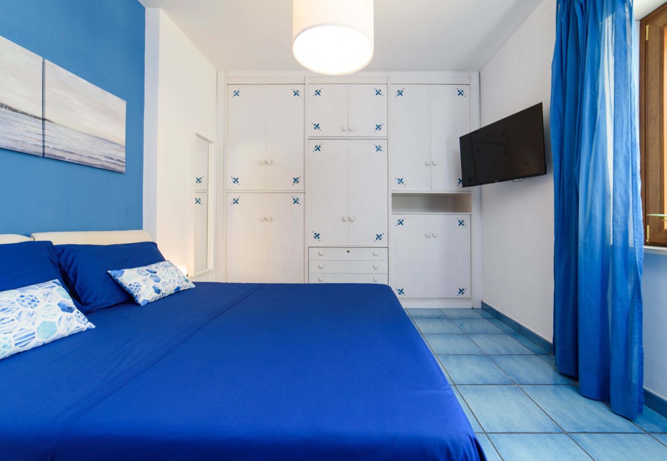 Appartamento a Sorrento - AMORE RENTALS - Appartamento Sally con Terrazza e Vista Mare Parziale