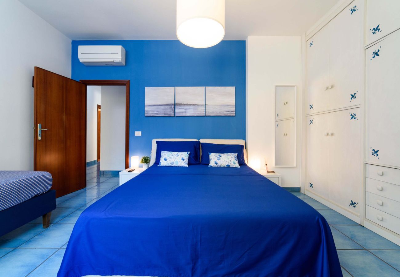 Appartamento a Sorrento - AMORE RENTALS - Appartamento Sally con Terrazza e Vista Mare Parziale
