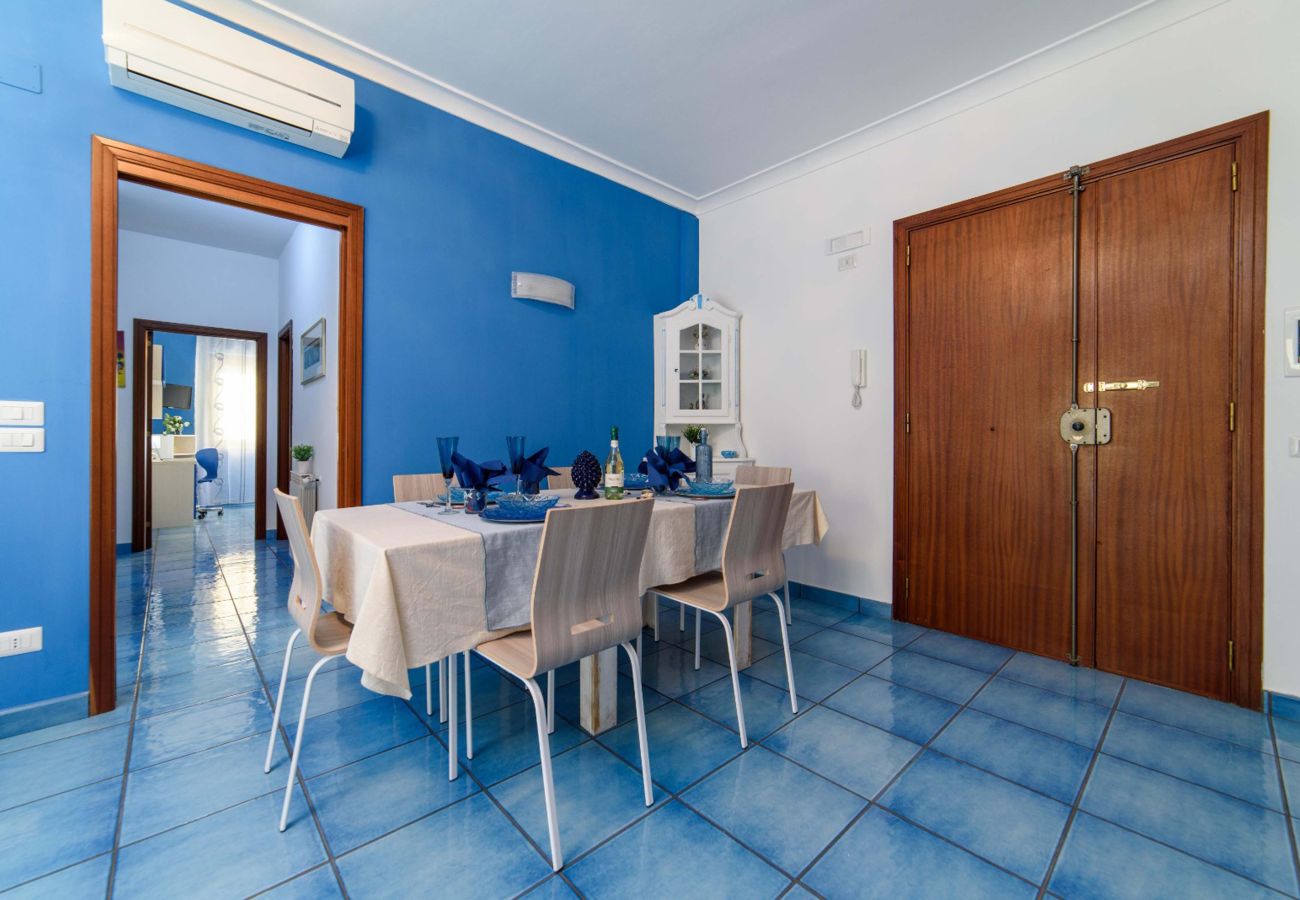 Appartamento a Sorrento - AMORE RENTALS - Appartamento Sally con Terrazza e Vista Mare Parziale