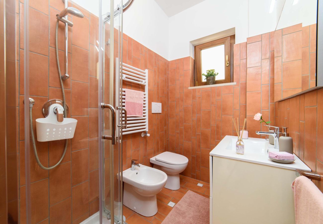 Appartamento a Sorrento - AMORE RENTALS - Appartamento Sally con Terrazza e Vista Mare Parziale