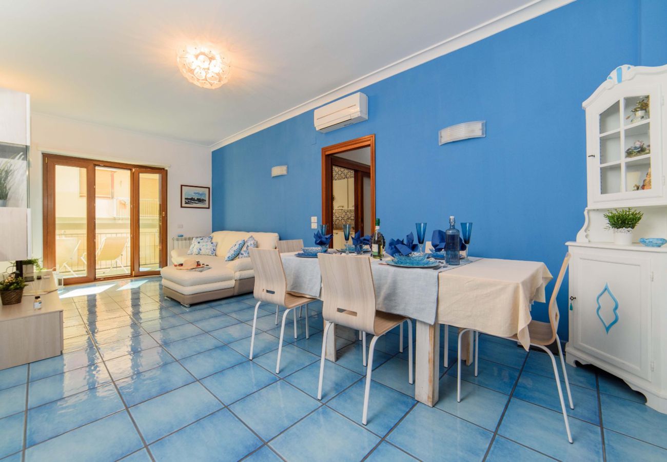 Appartamento a Sorrento - AMORE RENTALS - Appartamento Sally con Terrazza e Vista Mare Parziale