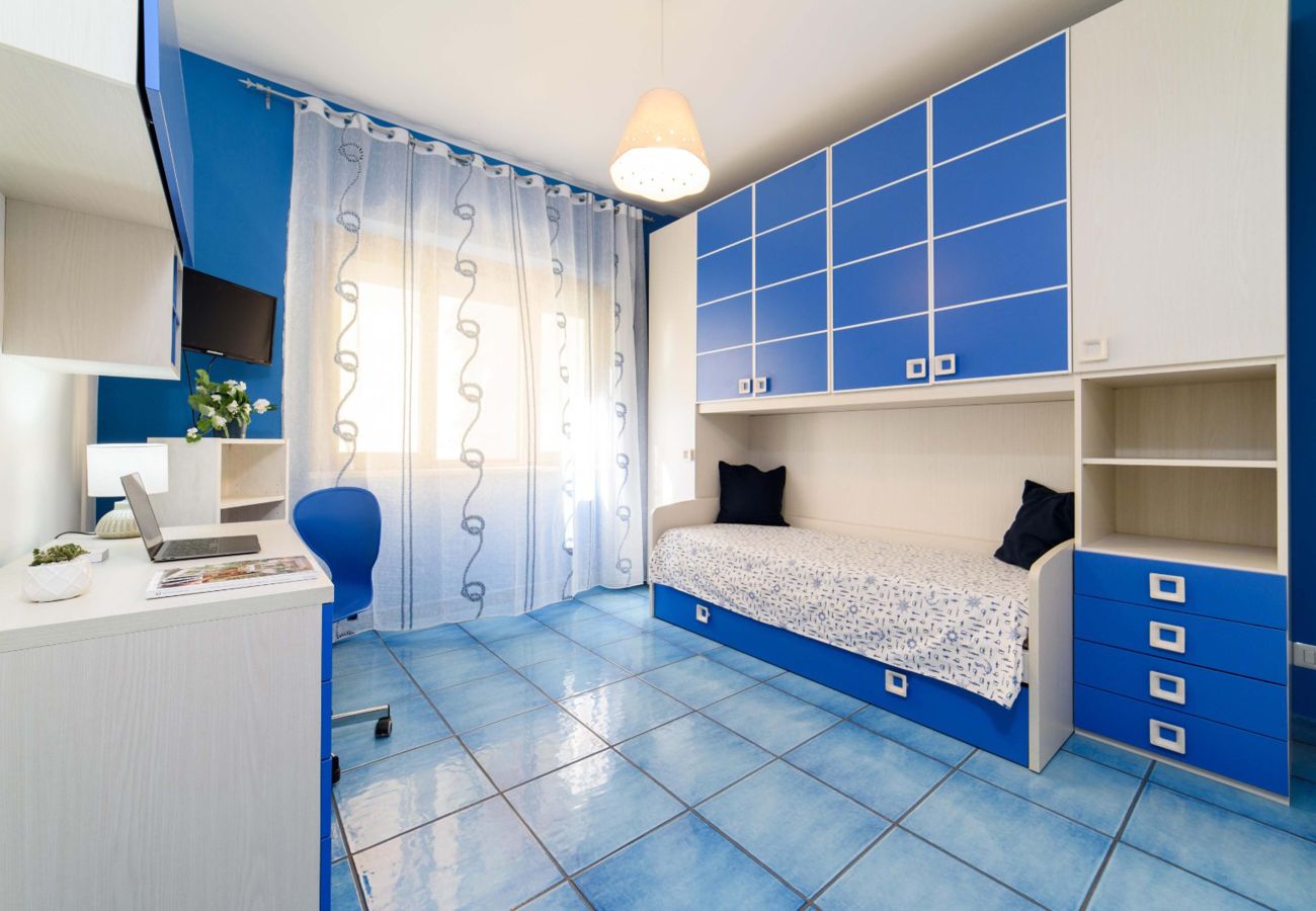 Appartamento a Sorrento - AMORE RENTALS - Appartamento Sally con Terrazza e Vista Mare Parziale