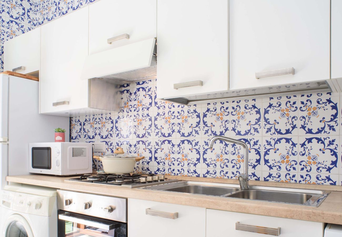 Appartamento a Sorrento - AMORE RENTALS - Appartamento Sally con Terrazza e Vista Mare Parziale