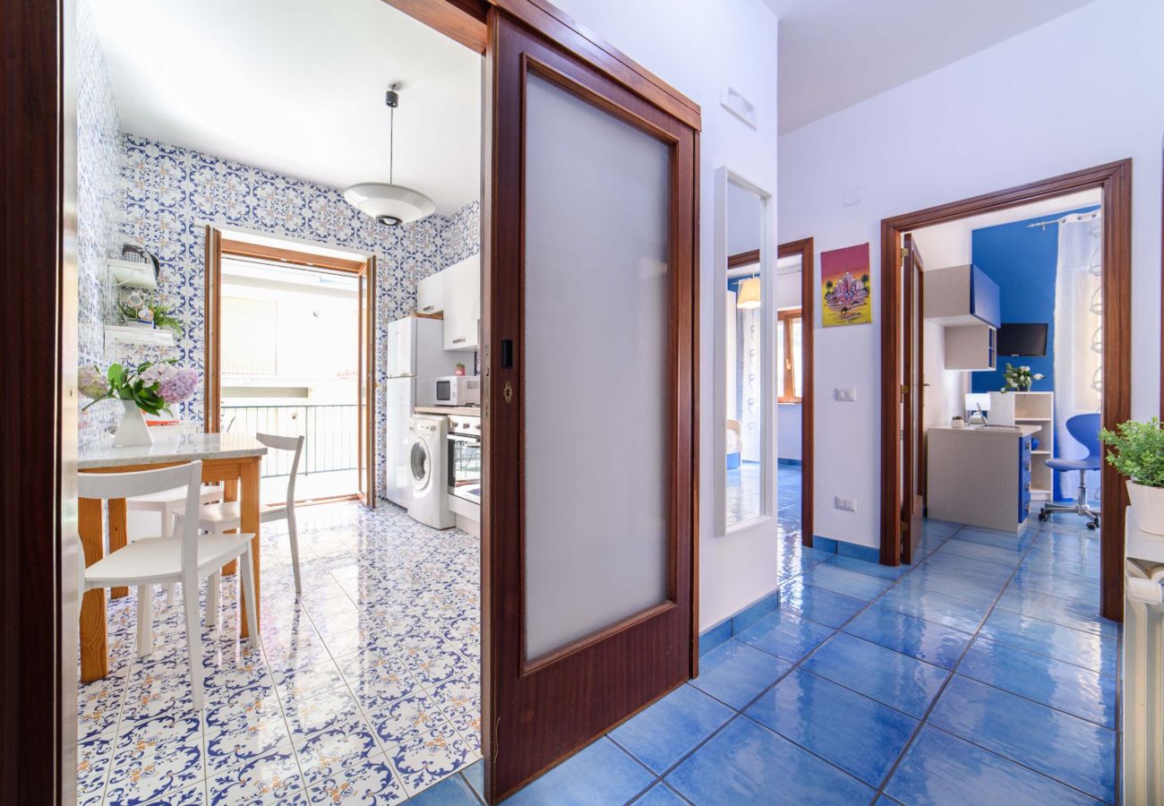 Appartamento a Sorrento - AMORE RENTALS - Appartamento Sally con Terrazza e Vista Mare Parziale