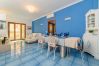 Appartamento a Sorrento - AMORE RENTALS - Appartamento Sally con Terrazza e Vista Mare Parziale