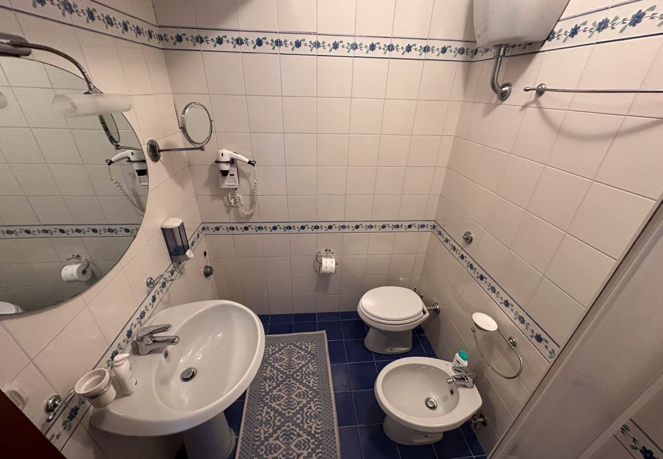 Villa a Sorrento - AMORE RENTALS - Villa Savoia con Vista Mare e Giardino