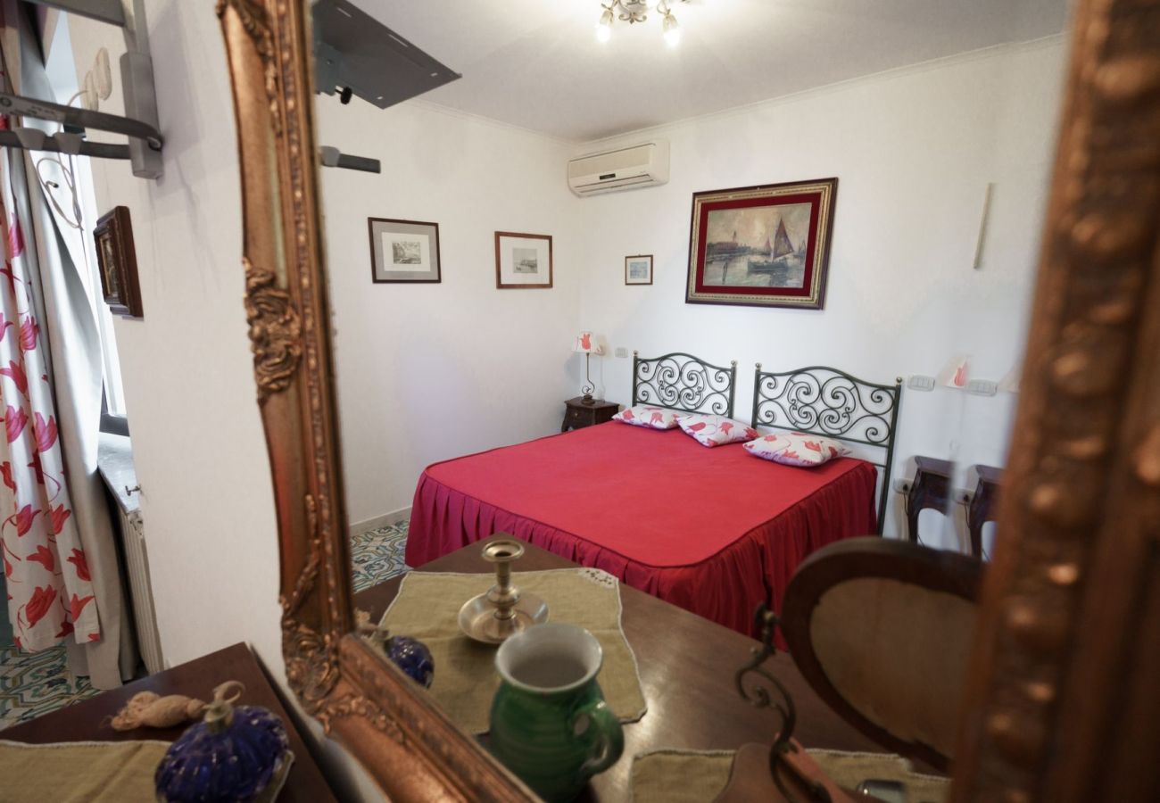 Villa a Sorrento - AMORE RENTALS - Villa Savoia con Vista Mare e Giardino