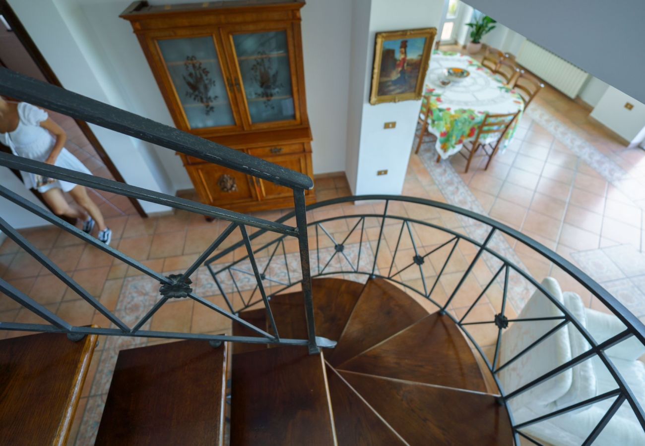 Villa a Sorrento - AMORE RENTALS - Villa Savoia con Vista Mare e Giardino