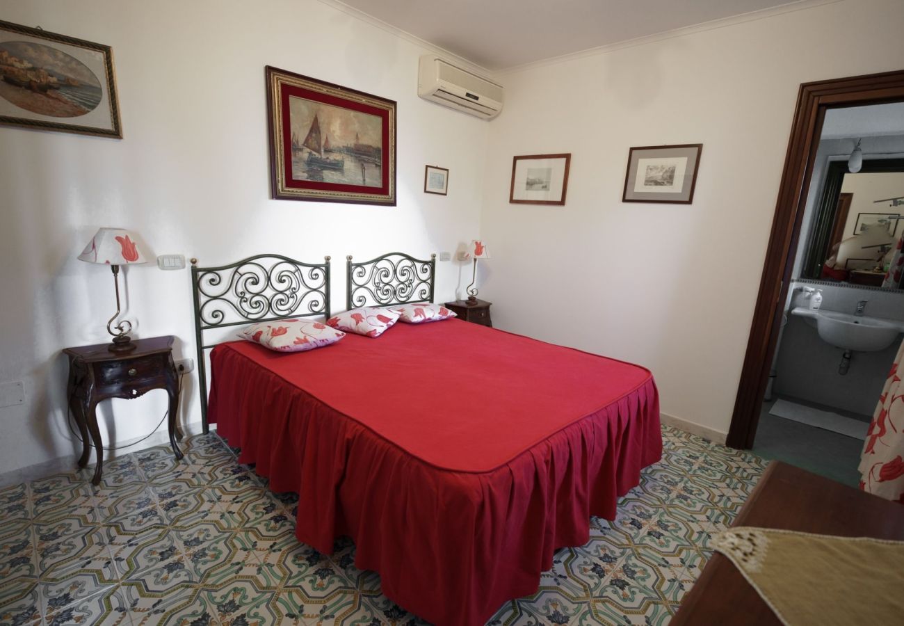 Villa a Sorrento - AMORE RENTALS - Villa Savoia con Vista Mare e Giardino