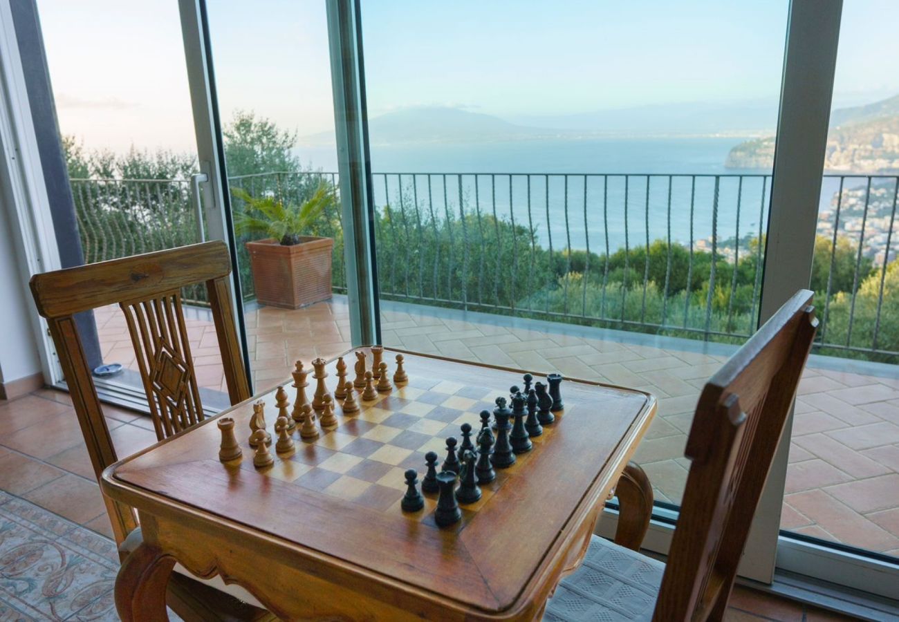 Villa a Sorrento - AMORE RENTALS - Villa Savoia con Vista Mare e Giardino