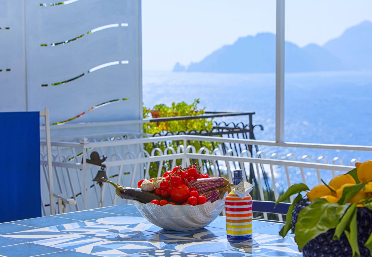 Villa a Massa Lubrense - AMORE RENTALS - Villa Domus Franca con Piscina Condivisa sul Mare