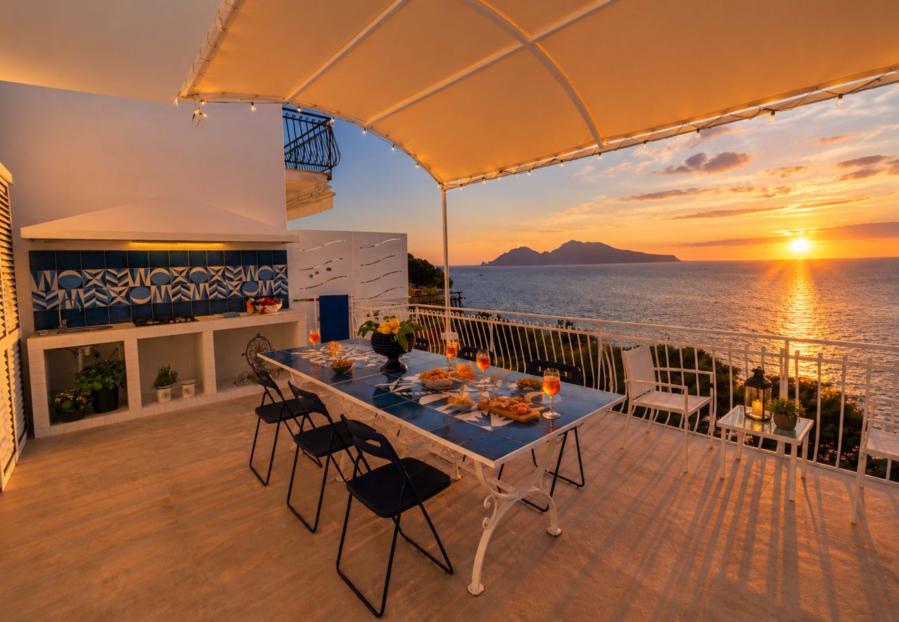 Villa a Massa Lubrense - AMORE RENTALS - Villa Domus Franca con Piscina Condivisa sul Mare