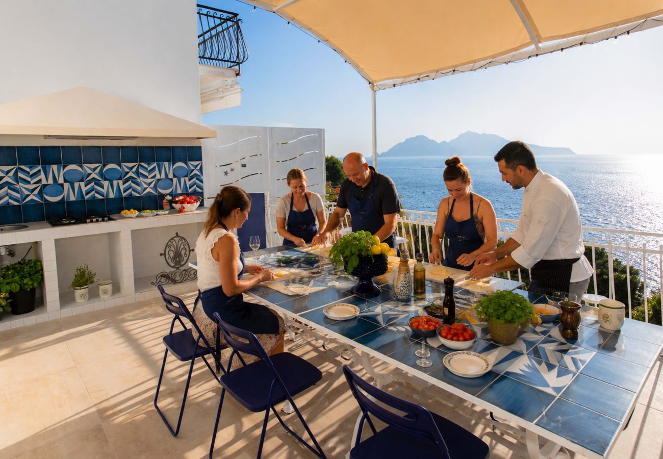 Villa a Massa Lubrense - AMORE RENTALS - Villa Domus Franca con Piscina Condivisa sul Mare