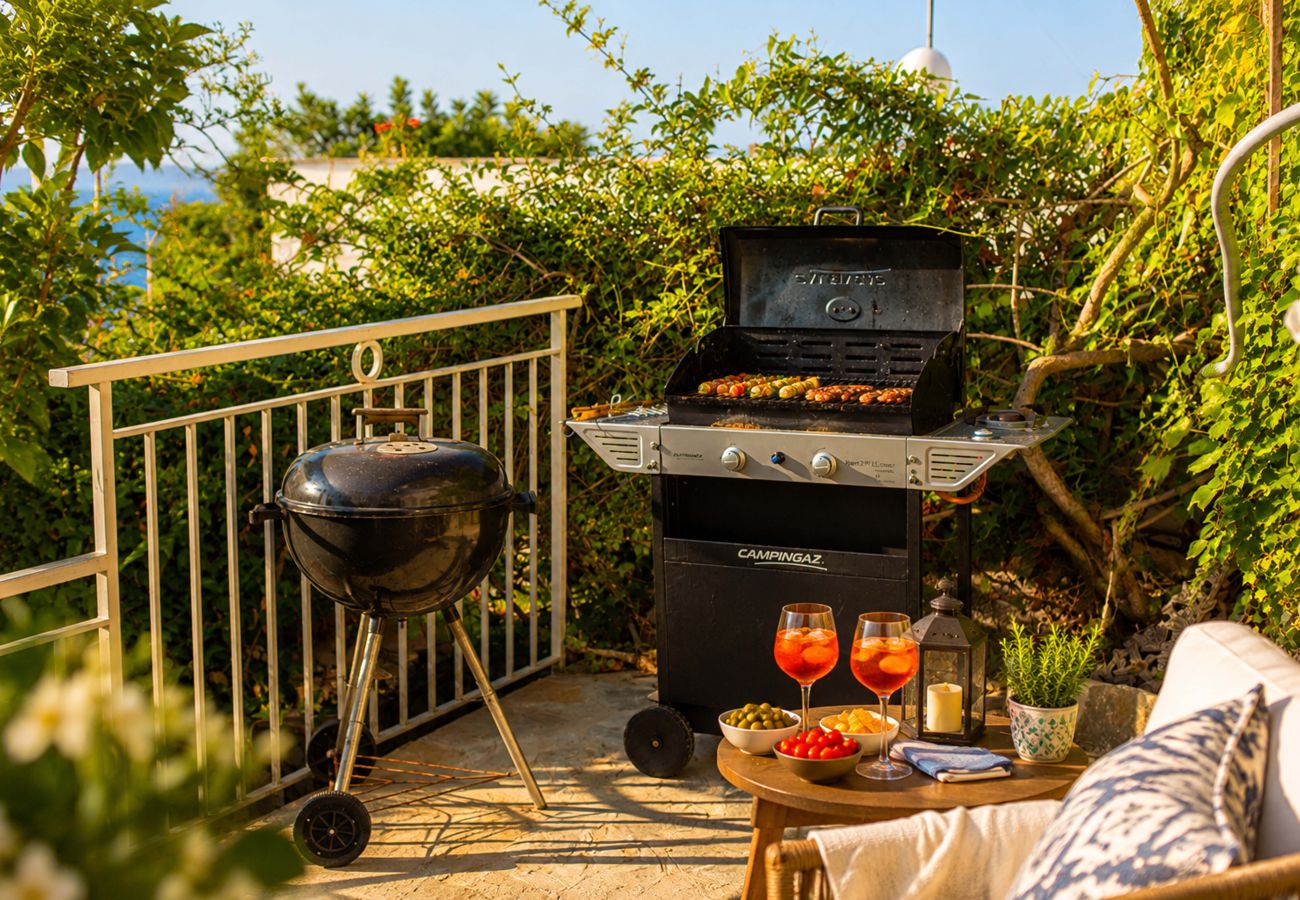 Villa a Massa Lubrense - AMORE RENTALS - Villa Domus Franca con Piscina Condivisa sul Mare