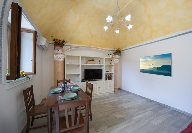 Casa a Positano - AMORE RENTALS - Residence Barbera con Terrazza e Aria Condizionata