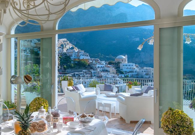 Villa a Positano - AMORE RENTALS - Villa Elio con Vista Mare, Piscina Riscaldata e Parcheggio