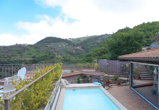 Villa a Sorrento - AMORE RENTALS - Villa Grazielluccia con Vista Mare e Piscina