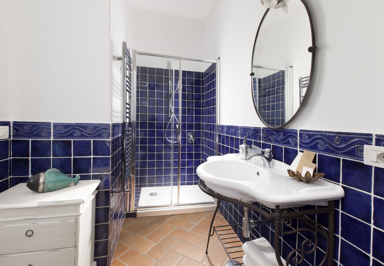 Villa a Massa Lubrense - AMORE RENTALS - Villa Ambra con Vasca Idromassaggio, Giardino e Vista Mare