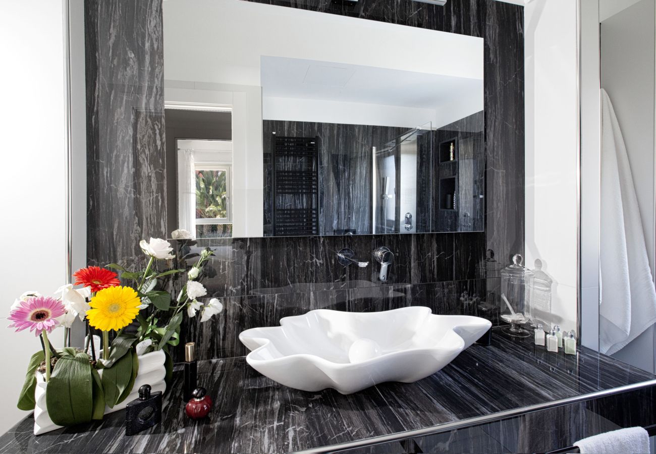 Appartamento a Sorrento - AMORE RENTALS - Casa da Franca con Balcone e Aria Condizionata
