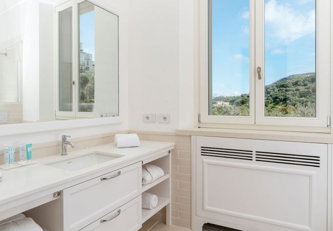 Villa a Massa Lubrense - AMORE RENTALS - Villa Antea con Piscine Private e Vista Mare Villa a Massa Lubrense - AMORE RENTALS - Villa Antea con Piscine Private e Vista Mare