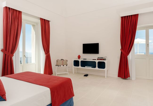 Villa a Massa Lubrense - AMORE RENTALS - Villa Antea con Piscine Private e Vista Mare Villa a Massa Lubrense - AMORE RENTALS - Villa Antea con Piscine Private e Vista Mare