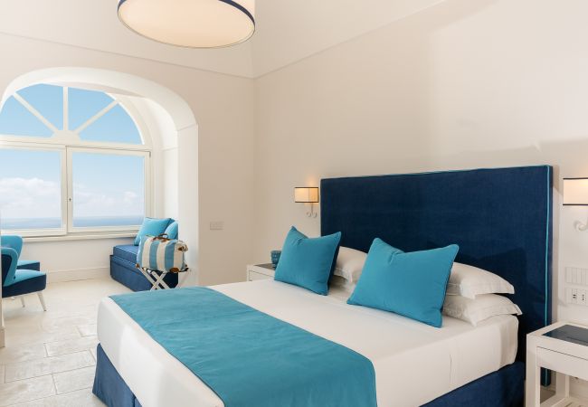 Villa a Massa Lubrense - AMORE RENTALS - Villa Antea con Piscine Private e Vista Mare Villa a Massa Lubrense - AMORE RENTALS - Villa Antea con Piscine Private e Vista Mare