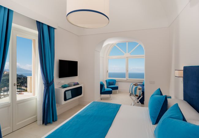 Villa a Massa Lubrense - AMORE RENTALS - Villa Antea con Piscine Private e Vista Mare Villa a Massa Lubrense - AMORE RENTALS - Villa Antea con Piscine Private e Vista Mare