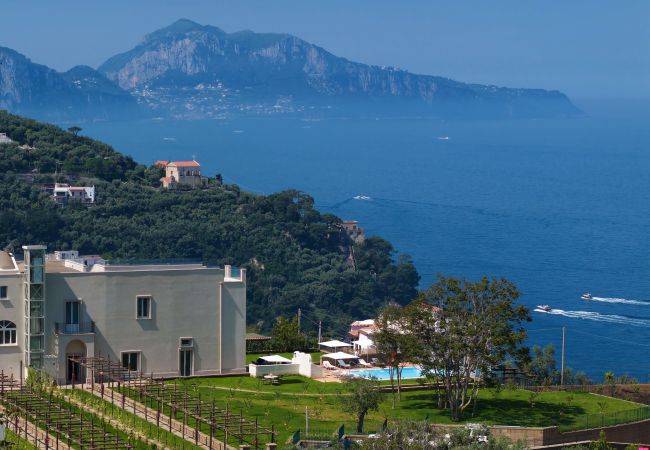 Villa a Massa Lubrense - AMORE RENTALS - Villa Antea con Piscine Private e Vista Mare Villa a Massa Lubrense - AMORE RENTALS - Villa Antea con Piscine Private e Vista Mare