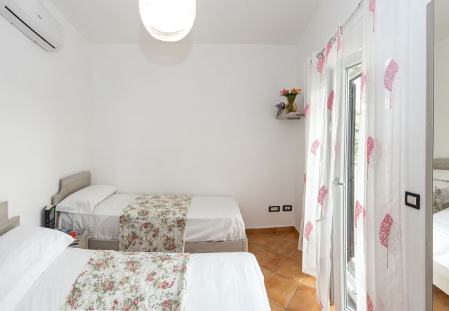 Villa a Sant´Agata sui Due Golfi - AMORE RENTALS - Villa Lions Rose con Piscina e Vista Mare Villa a Sant´Agata sui Due Golfi - AMORE RENTALS - Villa Lions Rose con Piscina e Vista Mare