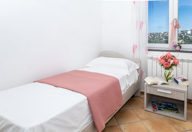 Villa a Sant´Agata sui Due Golfi - AMORE RENTALS - Villa Lions Rose con Piscina e Vista Mare Villa a Sant´Agata sui Due Golfi - AMORE RENTALS - Villa Lions Rose con Piscina e Vista Mare